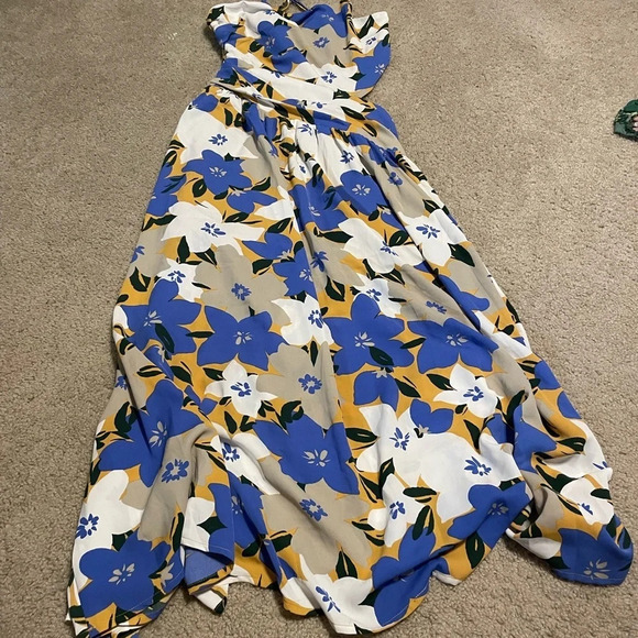 Entro size medium blue white and yellow floral maxi dress - Picture 2 of 4